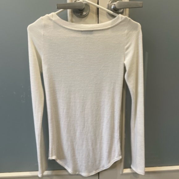 Aritzia Wilfred Free sweater. Like new, never worn. - Picture 3 of 3